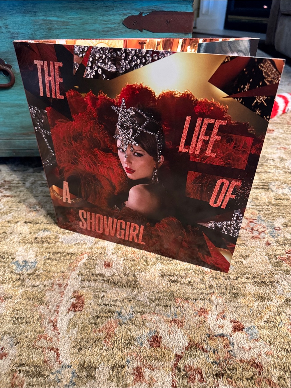 The Life of a Showgirl-The Tiny Bubbles in Champagne Red Lipstick&Lace Edition